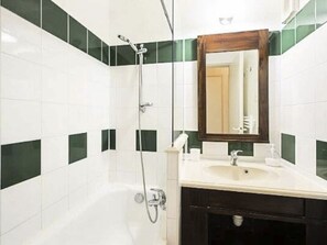 Bathroom - Schönes Appartment in ruhiger Lage in einer baumbestandenen Residenz mit beheiz by Interhome (Soustons)