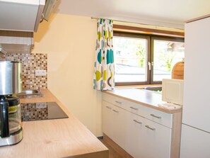 Fridge, oven, dishwasher, cookware/dishes/utensils - Burgstallers Appartement Seerose by Interhome (Feld am See)