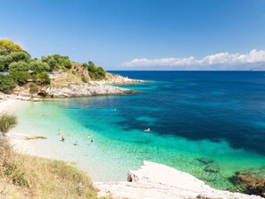 Beach - Stilvolle Wohnung im ersten Stock Wave Eksi in Kassiopi by Interhome (Acharavi)