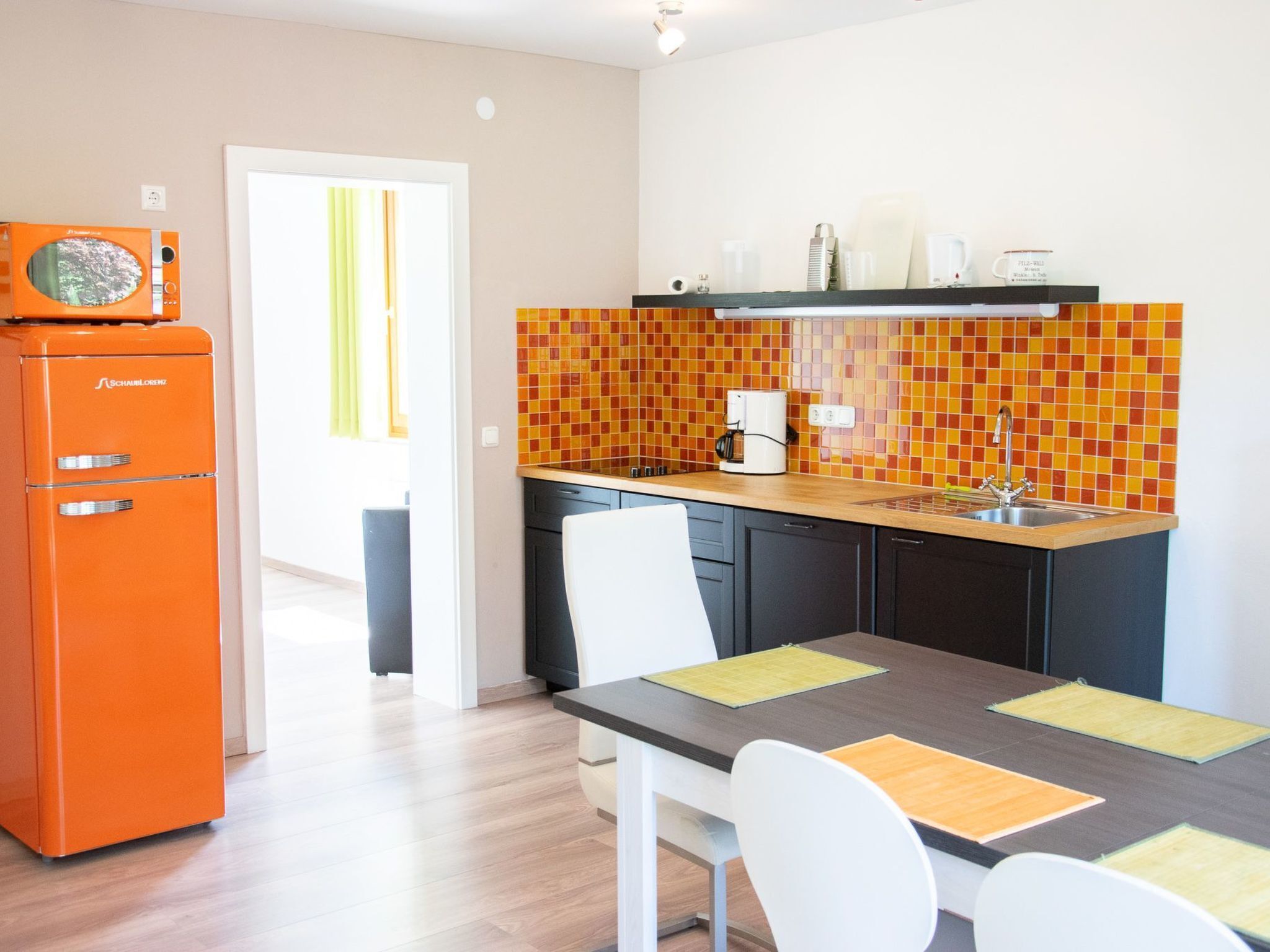 Fridge, oven, dishwasher, cookware/dishes/utensils