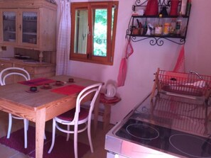 Dining - weg von der Zuvielisation by Interhome (Menzonio)