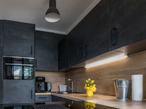 Frigorifero, microonde, forno, lavastoviglie