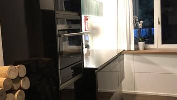 Kühlschrank, Mikrowelle, Ofen, Geschirrspüler