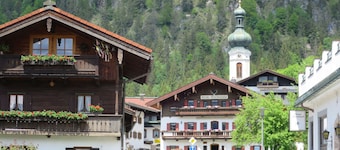 Komfortable Ferienwohnung mit herrlichem Bergblick by Interhome