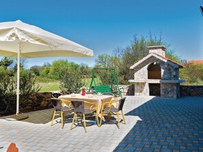 Outdoor dining - Ferienhaus by Interhome (Bogatic)