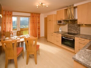Fridge, microwave, oven, dishwasher - Apartment Rubin by Interhome (Abtenau)