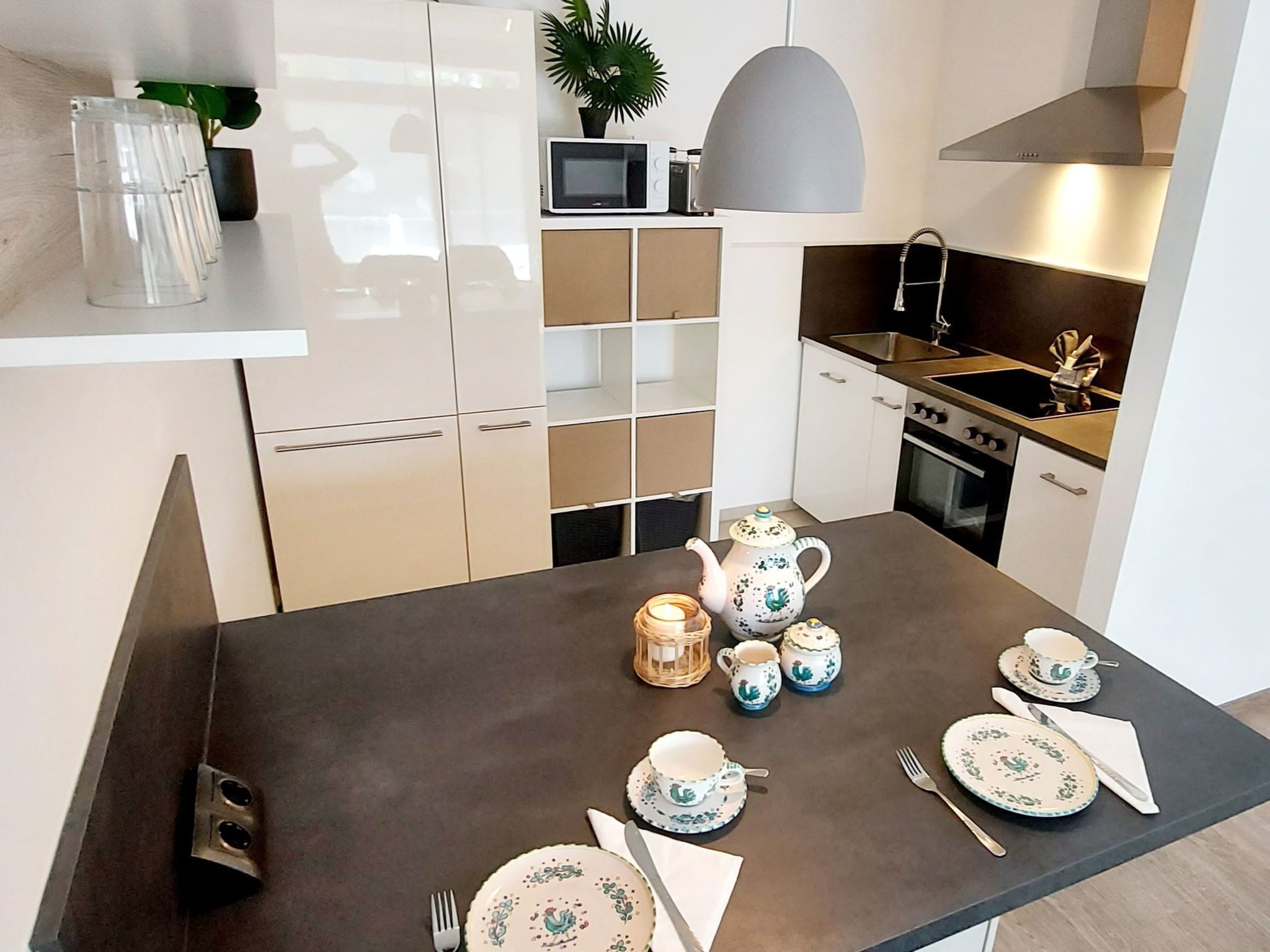 Réfrigérateur, micro-ondes, four, lave-vaisselle