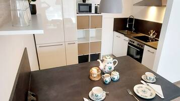 Réfrigérateur, micro-ondes, four, lave-vaisselle