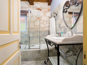 Towels - Aresti Mountain Resort Villa Ira mit privatem Pool by Interhome (Agios Leon)