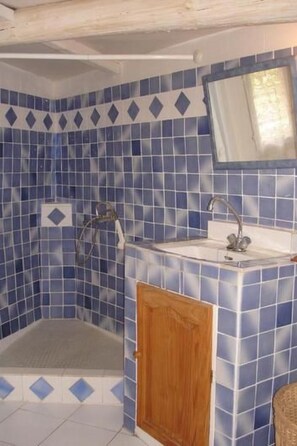 Bathroom - in Sillans-La-Cascade mit Garten by Interhome (Sillans-la-Cascade)