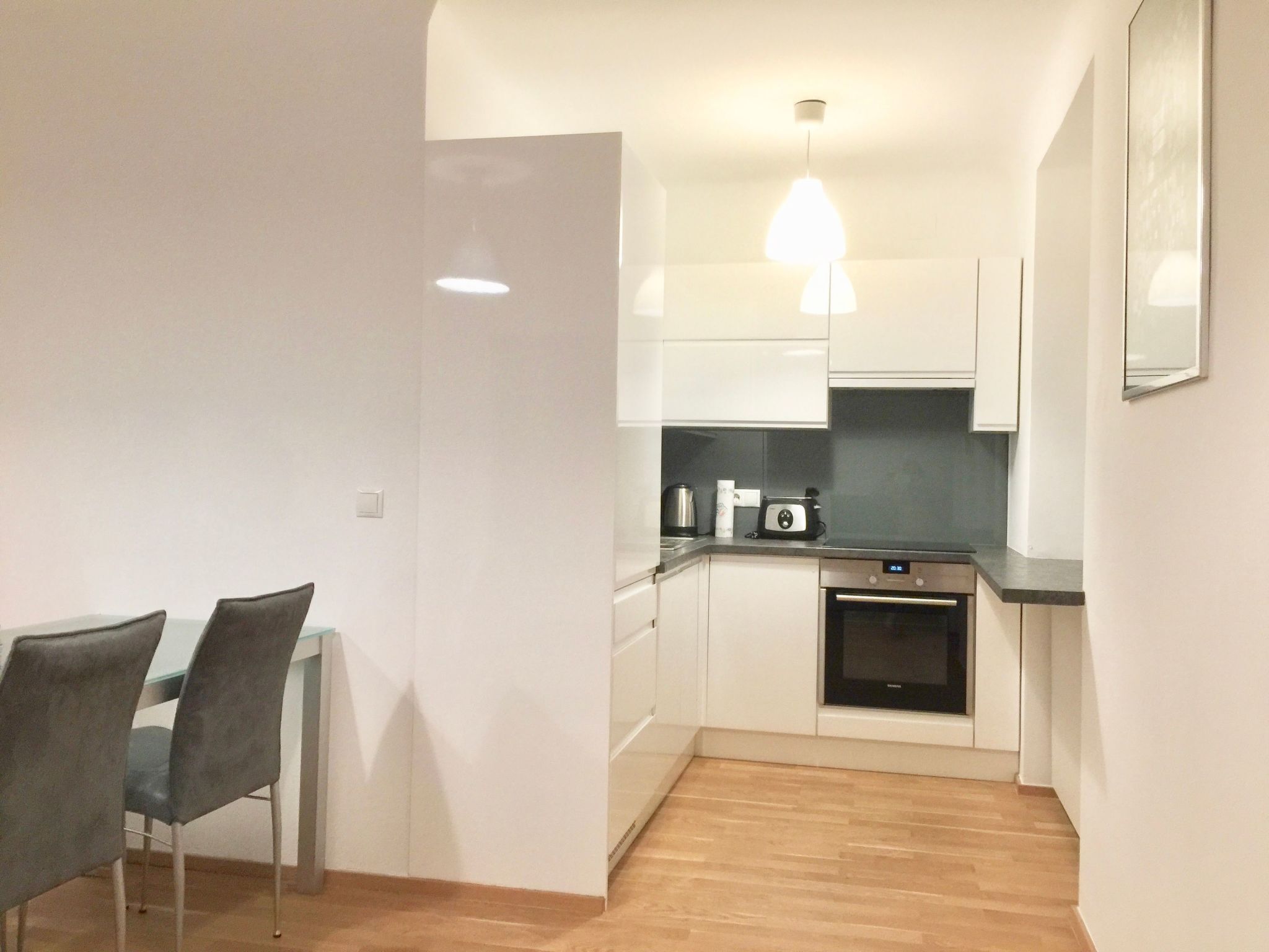 Kjøleskap, mikrobølgeovn, ovn og oppvaskmaskin