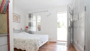 Room - Gemütliches Studio inmitten von Weinbergen und Olivenbäumen by Interhome (Signes)