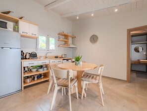 Fridge, microwave, oven, dishwasher - am Strand "Anatolika cottage" by Interhome (Agios Pavlos)