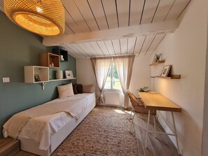 3 bedrooms, Internet - im Herzen der Weinberge, große Terrasse mit atemberaubendem Blick auf das Meer, by Interhome (Le Pradet)