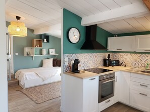 Fridge, microwave, oven, dishwasher - im Herzen der Weinberge, große Terrasse mit atemberaubendem Blick auf das Meer, by Interhome (Le Pradet)
