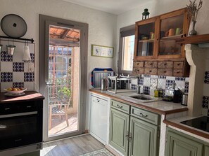 Fridge, microwave, oven, dishwasher - Haus "La Chesnaie" mit privatem Pool by Interhome (RIANS)