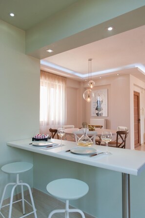 Dining - Ferienvilla Natur mit Pool und Terrasse by Interhome (Adele)