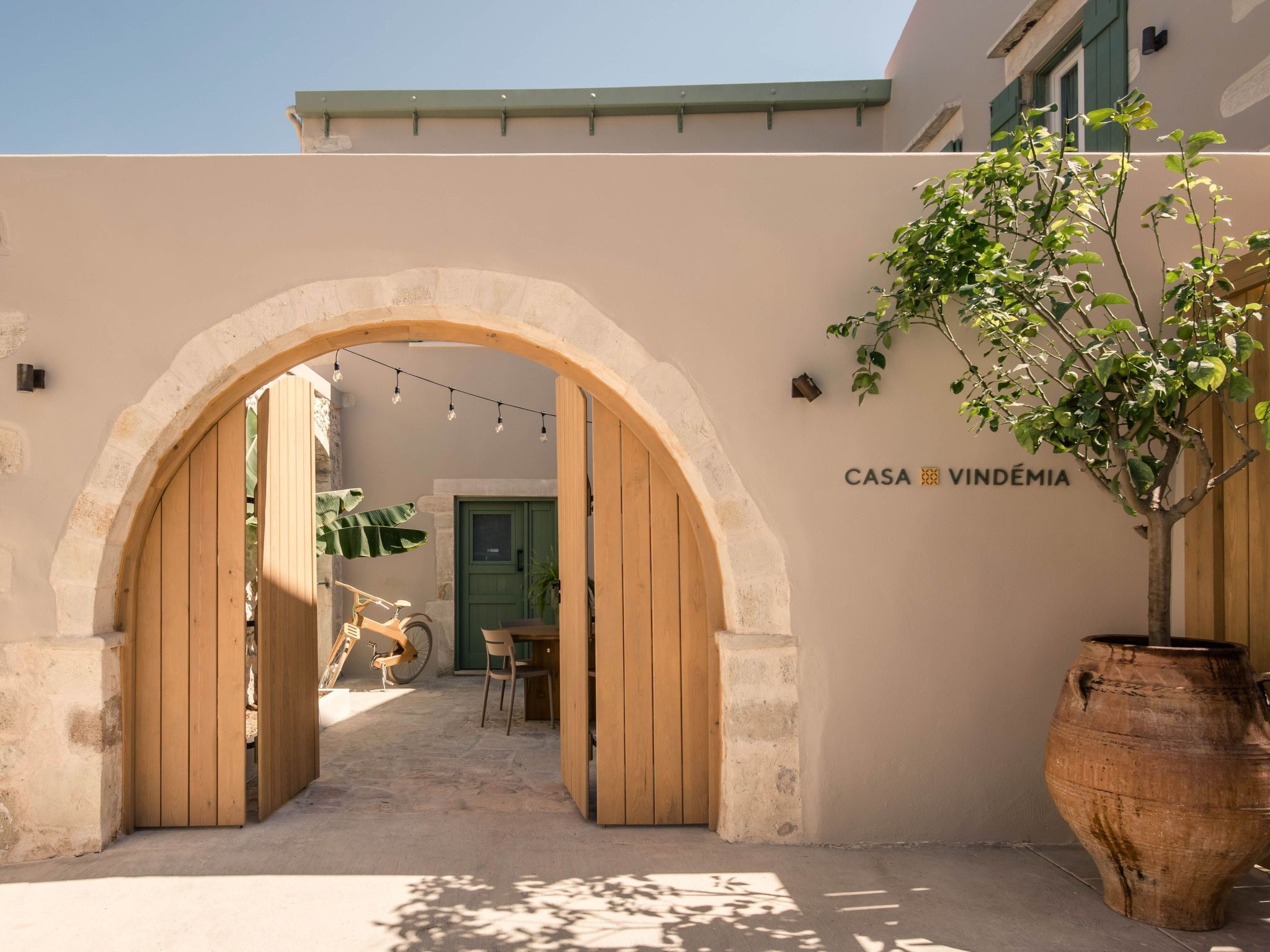 المنشأة من الخارج