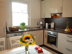 Fridge, oven, dishwasher, cookware/dishes/utensils - mit Indoorpool, Garten und Partyraum by Interhome (Bad Bederkesa)