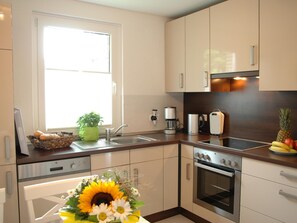 Fridge, oven, dishwasher, cookware/dishes/utensils - mit Indoorpool, Garten und Partyraum by Interhome (Bad Bederkesa)