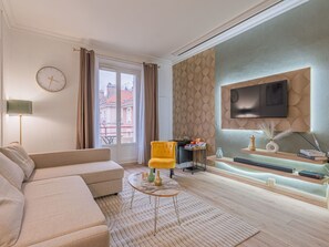 TV - ferienwohnung "Luxury Cinéphile" by Interhome (Grenoble)