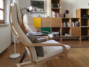 Interior - Zentrale Wohnung mit Klavier, Kunst und Design by Interhome (Bremerhaven)