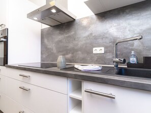 Fridge, microwave, oven, dishwasher - Seaside mit Direkter Strandblick & 2 Balkone by Interhome (Harrislee)