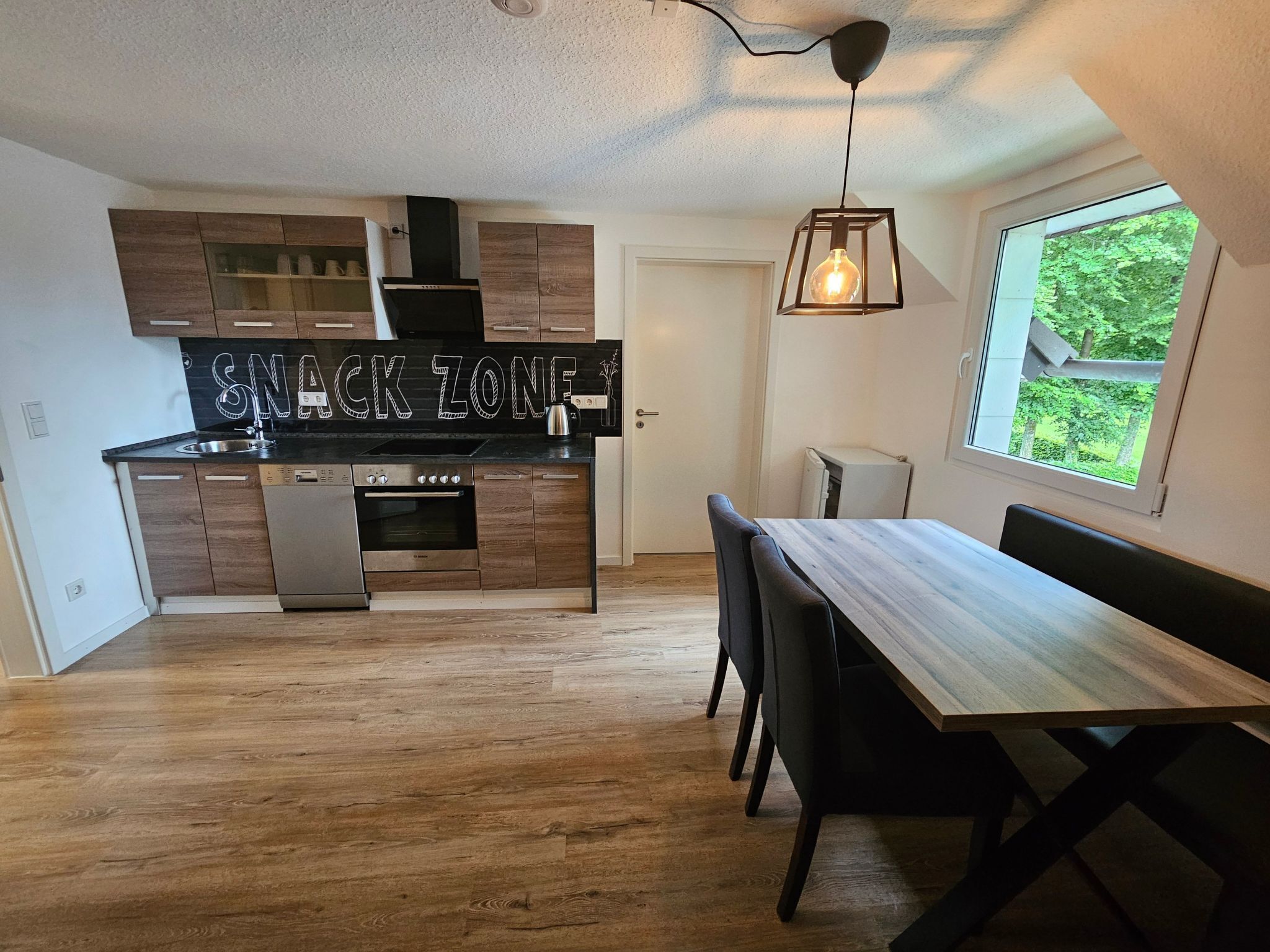 Kjøleskap, mikrobølgeovn, ovn og oppvaskmaskin