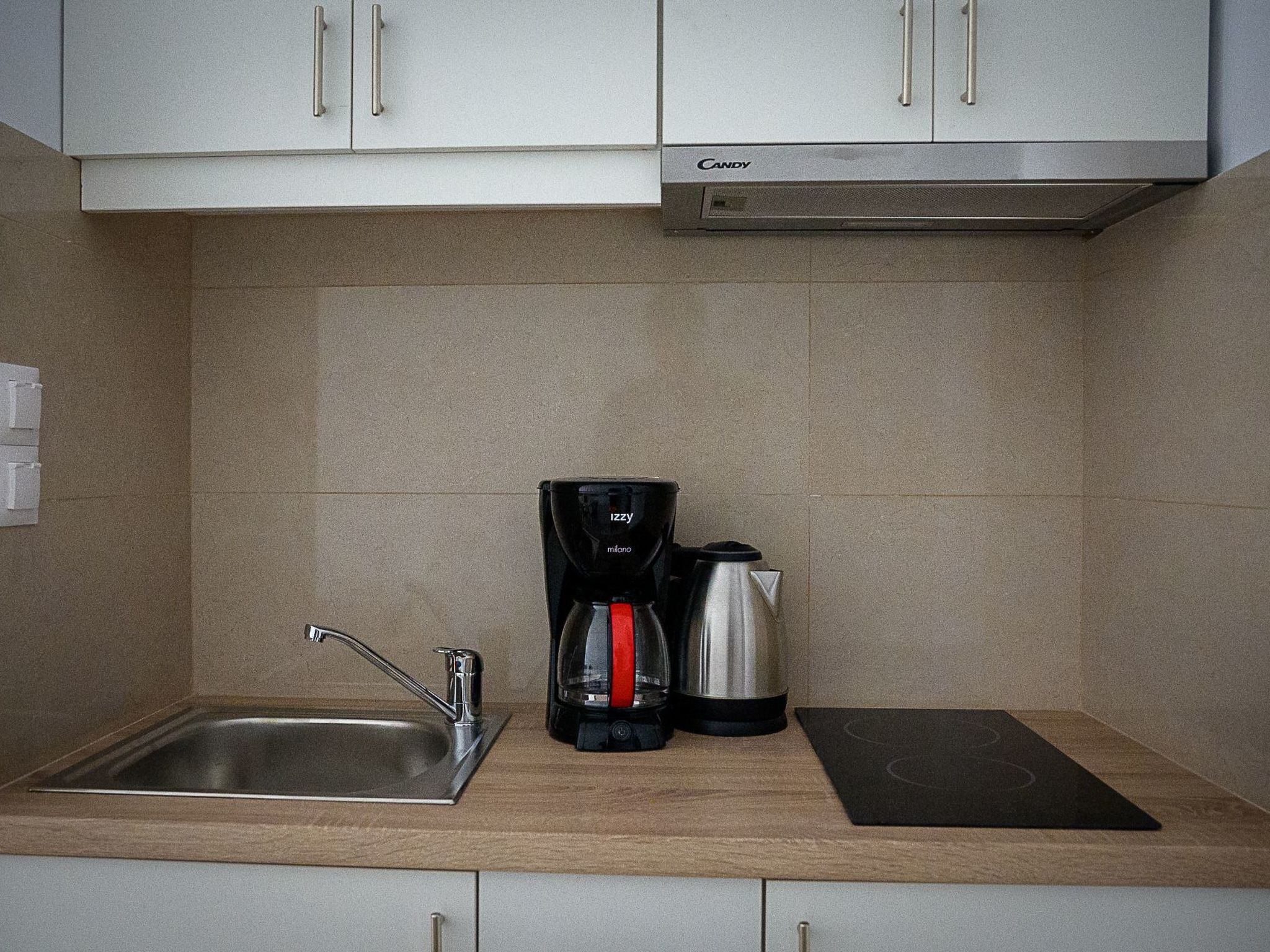 Fridge, cookware/dishes/utensils