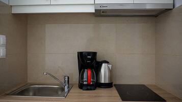 Fridge, cookware/dishes/utensils