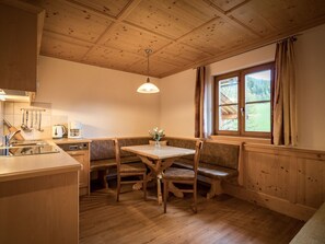 Fridge, oven, dishwasher, cookware/dishes/utensils - Gemütliche Wohnung in Innervillgraten mit Garten by Interhome (Innervillgraten)