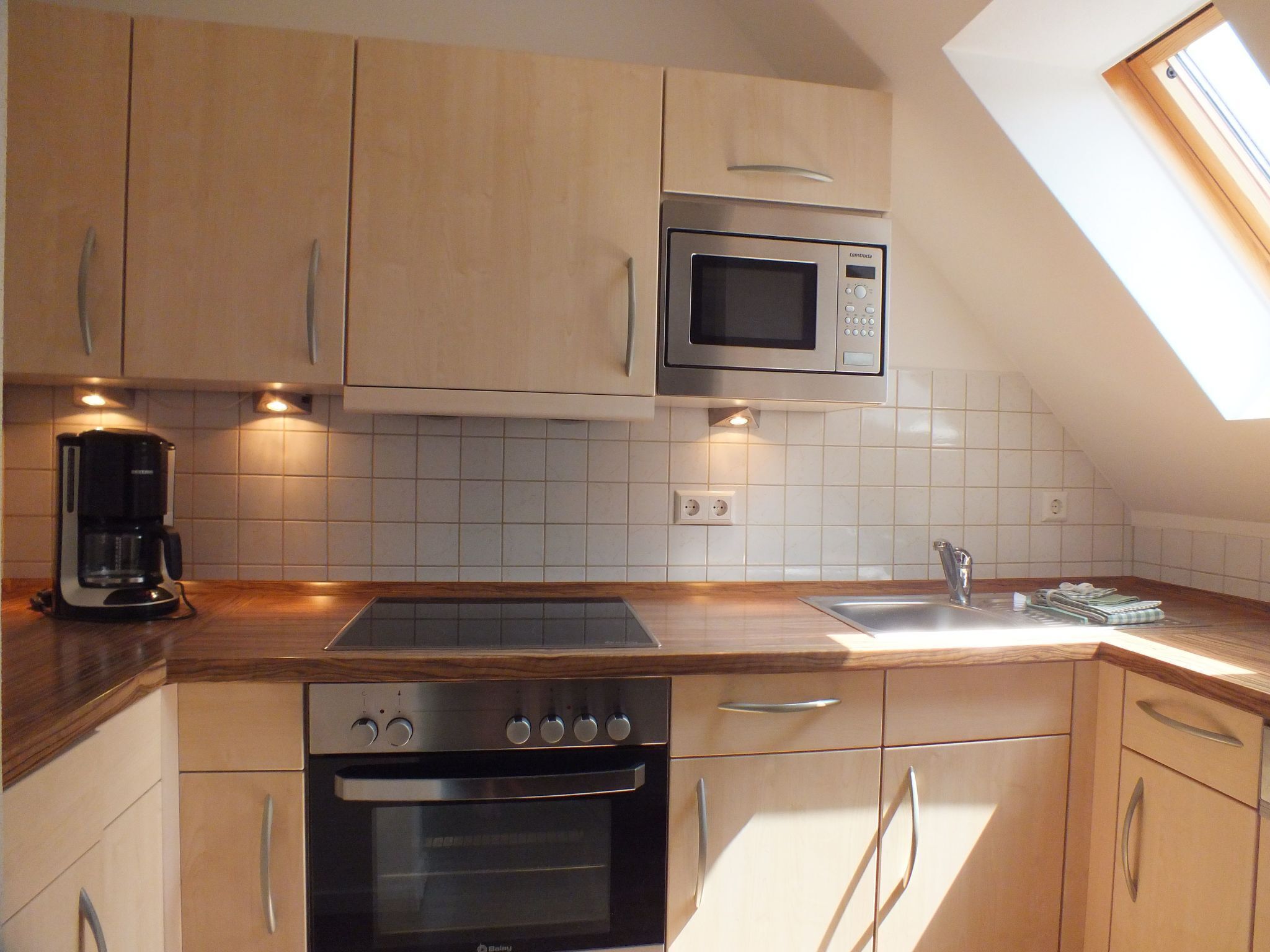 Kühlschrank, Mikrowelle, Ofen, Geschirrspüler