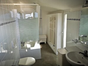 Bathroom - La Tortue by Interhome (Caviano)