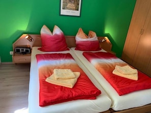Internet - Modernes Ferienhaus unweit eines schönen Badesees by Interhome (Frielendorf)