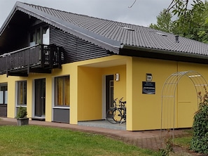 Exterior - Modernes Ferienhaus unweit eines schönen Badesees by Interhome (Frielendorf)