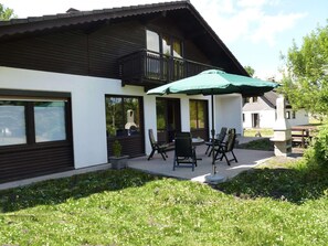 Outdoor dining - in Feriendorf Silbersee mit Garten by Interhome (Frielendorf)