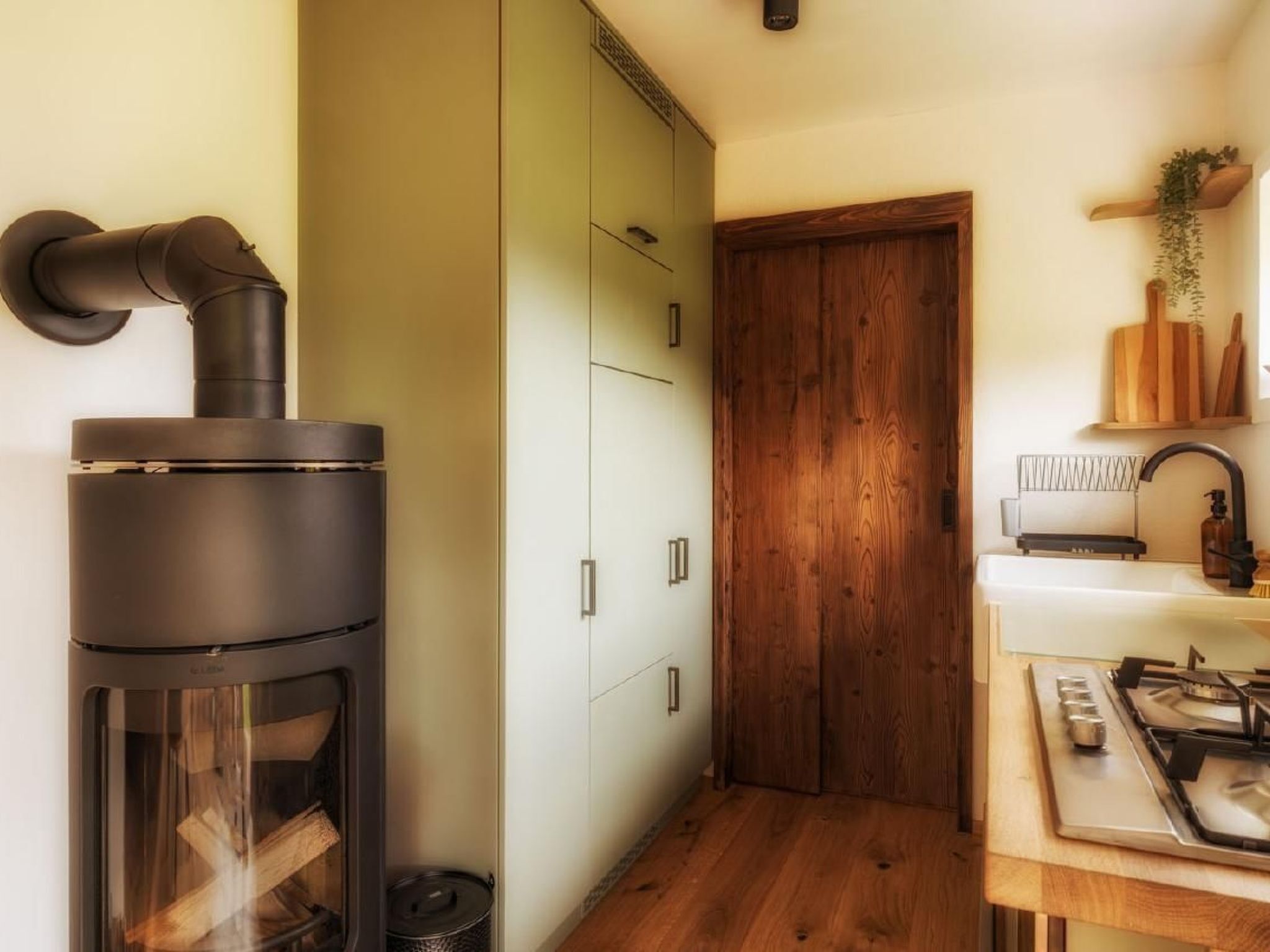 Refrigerador, horno y utensilios de cocina 