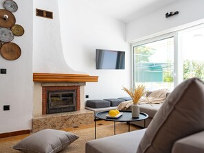 TV - Ixian Bliss Pool Villa by Interhome (Ialyssos)