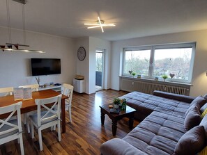 TV - Flutbarke by Interhome (Wilhelmshaven)