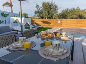 Outdoor dining - Melia-Luxus-Villa by Interhome (Kolympia)