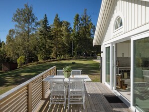 Outdoor dining - Ein  kleines Holzhaus by Interhome (Brandstorp)