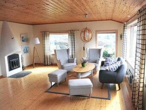 TV, fireplace, DVD player