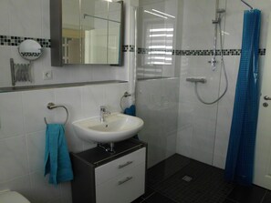 Towels - Barrierefreie FeHausHälfte mit Terrasse by Interhome (Hasselberg)