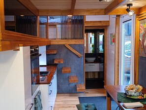 Fridge, oven, dishwasher, cookware/dishes/utensils - Tiny House Sundancer by Interhome (Neu-Moresnet)
