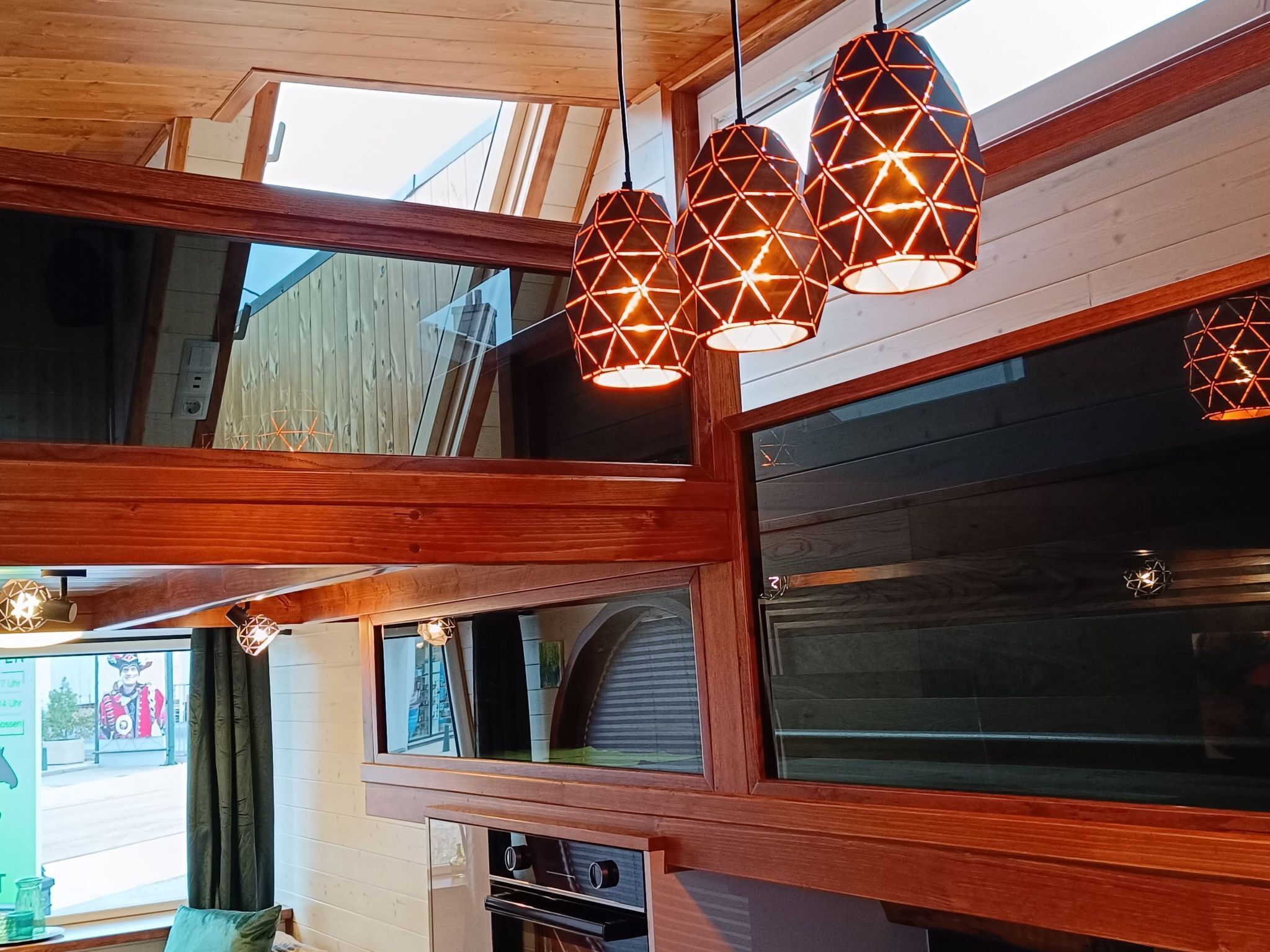 المنشأة من الداخل