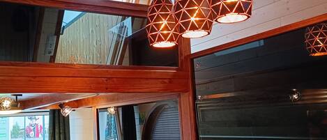 المنشأة من الداخل