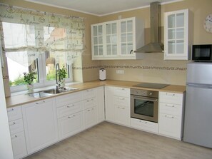 Fridge, microwave, oven, dishwasher - Barrierefreie FeHausHälfte mit Terrasse. by Interhome (Hasselberg)