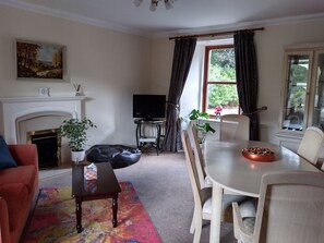 Dining - Benmore Farm House in Stirling mit Bergblick by Interhome (Crianlarich)