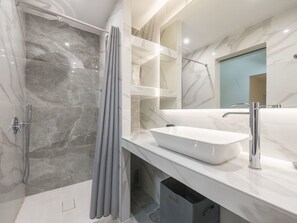 Towels - Stilvolle 2 Schlafzimmer, nur wenige Schritte von Fokionos Negri by Interhome (Athen)