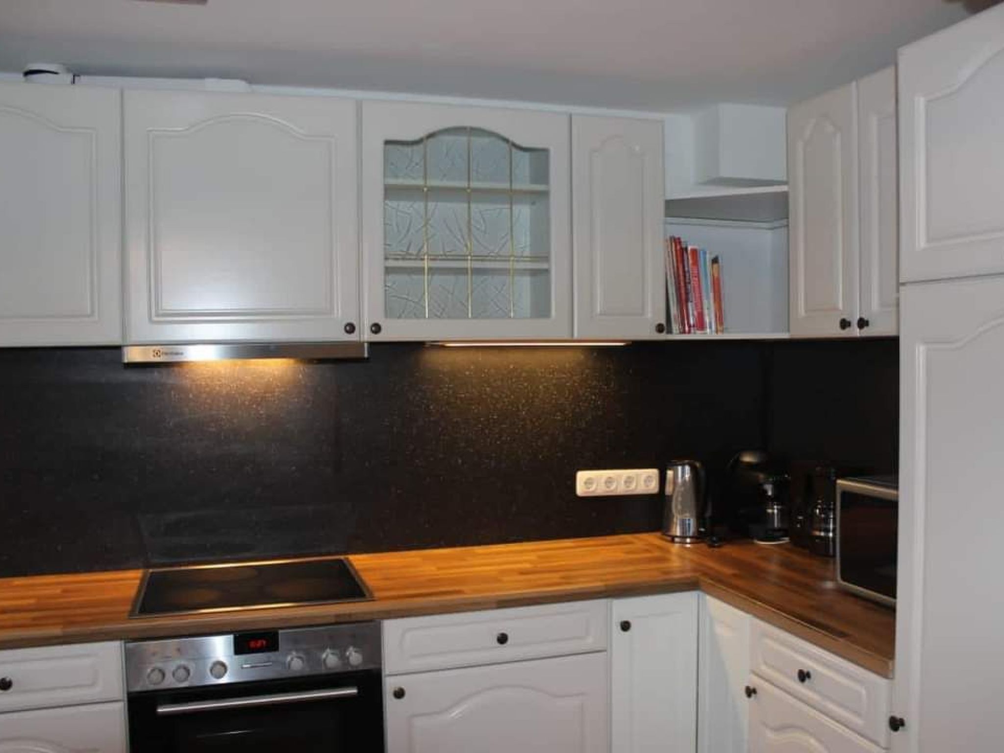 Kühlschrank, Mikrowelle, Ofen, Geschirrspüler